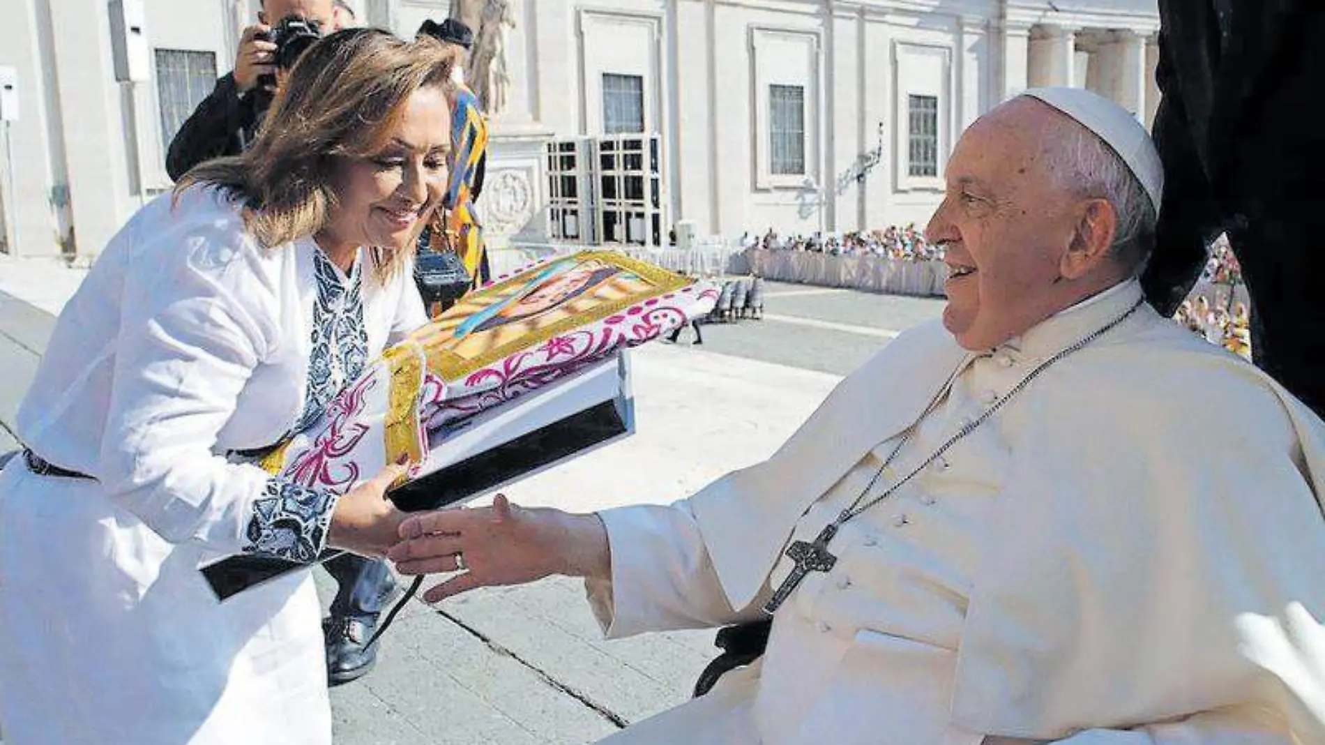 Lorena Cuéllar, vaticano, libro Tlaxcala sí existe